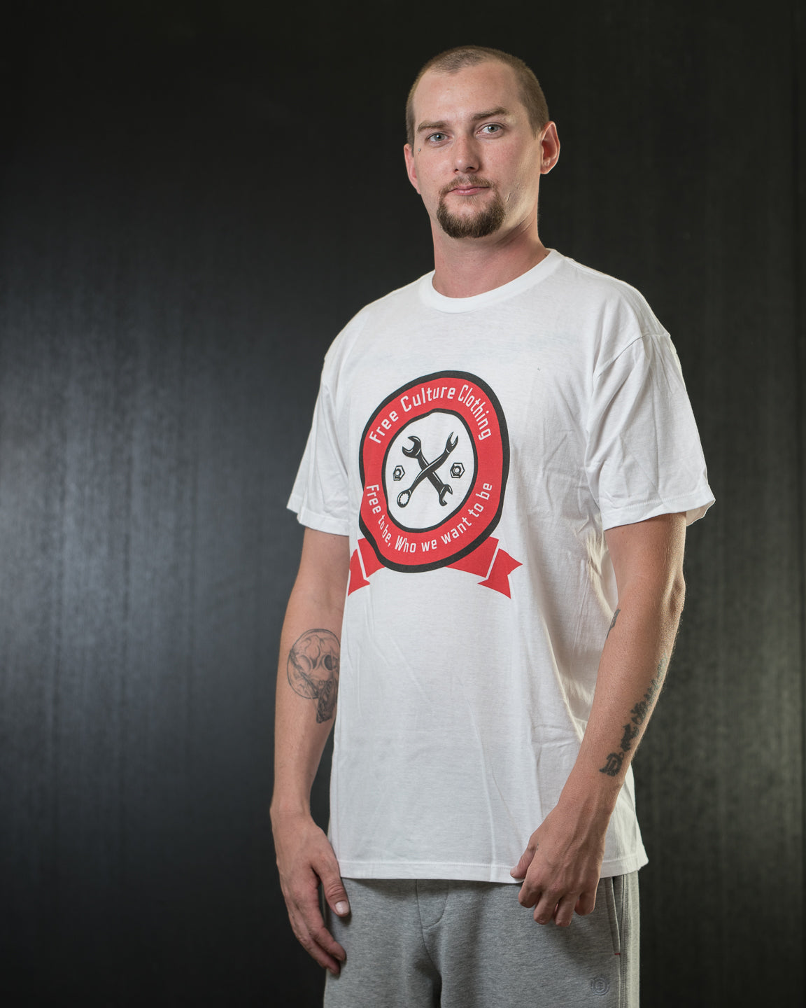 Free Culture Red Circle Tee & Tools (S-3XL)
